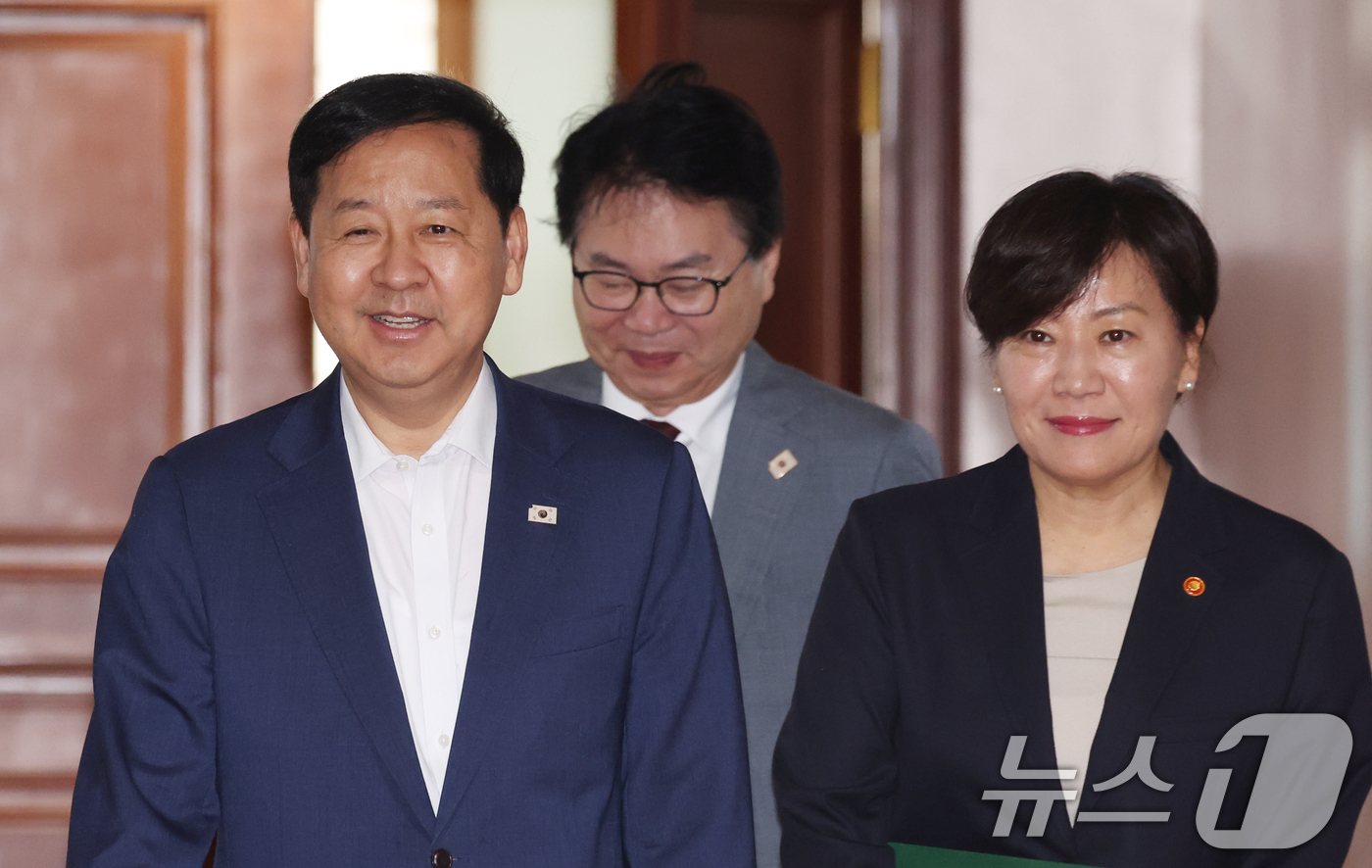 (서울=뉴스1) 김명섭 기자 = 구윤철 경제부총리 겸 재정경제부 장관이 28일 오전 서울 종로구 세종대로 정부서울청사에서 열린 비상경제본부 희의 겸 경제관계장관회의 겸 민생물가 특 …