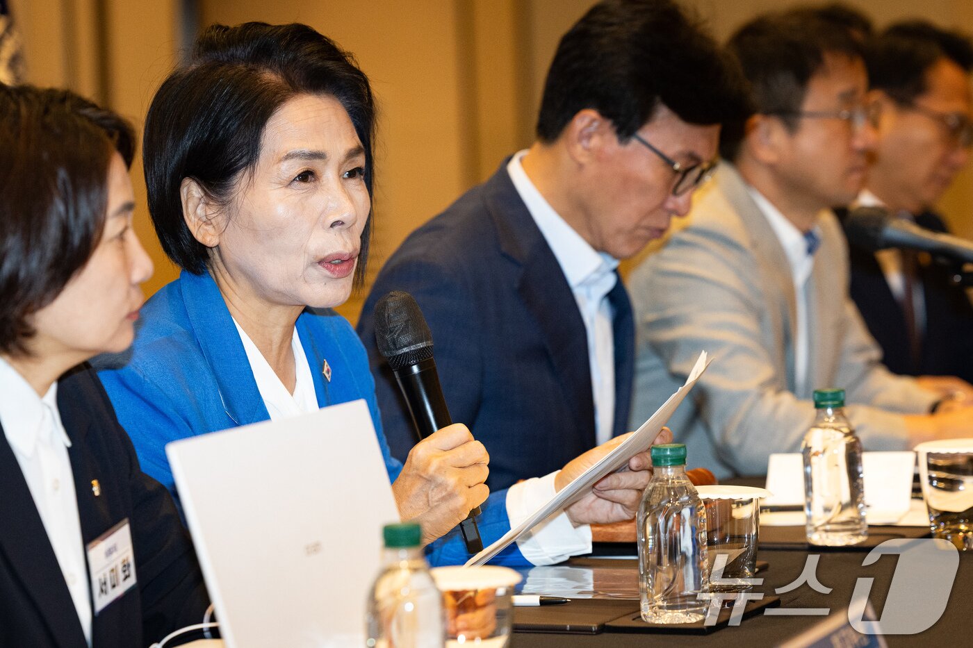 본문 이미지 - 최민희 더불어민주당 최고위원이 28일 인천 영종구 인스파이어 엔터테인먼트 리조트에서 열린 최고위원회의에서 발언하고 있다. 2026.8.28 ⓒ 뉴스1 유승관 기자
