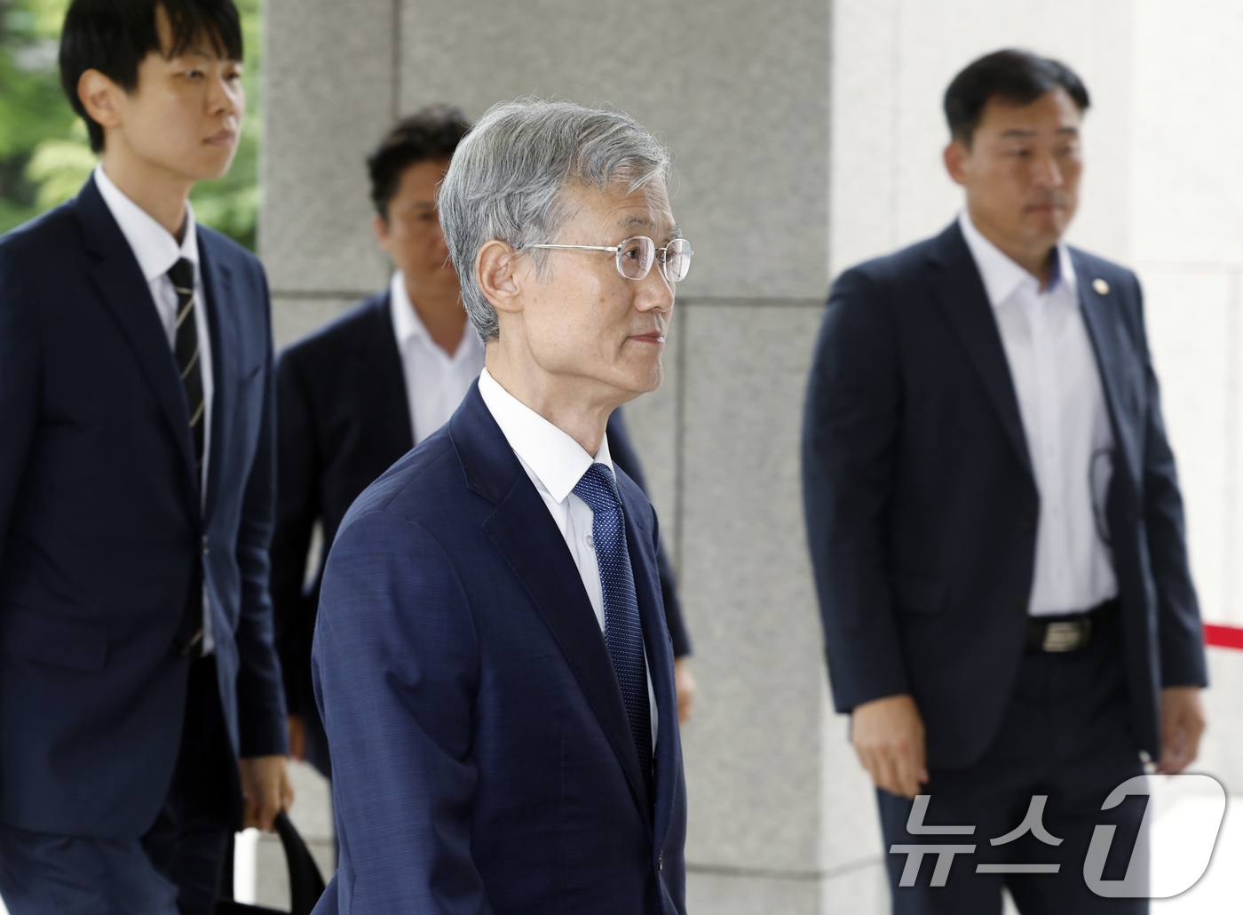 (서울=뉴스1) 박정호 기자 = 조희대 대법원장이 28일 오전 서울시 서초구 서초동 대법원으로 출근하고 있다.  2026.8.28/뉴스1
