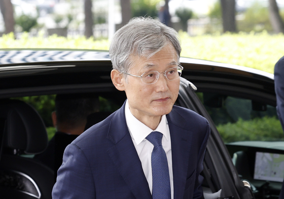 출근길 오른 조희대 대법원장