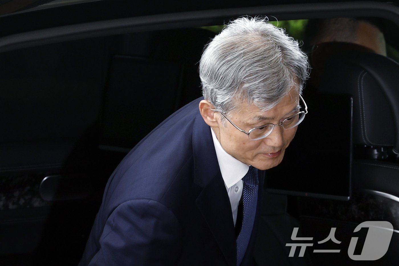 (서울=뉴스1) 박정호 기자 = 조희대 대법원장이 28일 오전 서울시 서초구 서초동 대법원으로 출근하고 있다. 2026.8.28/뉴스1