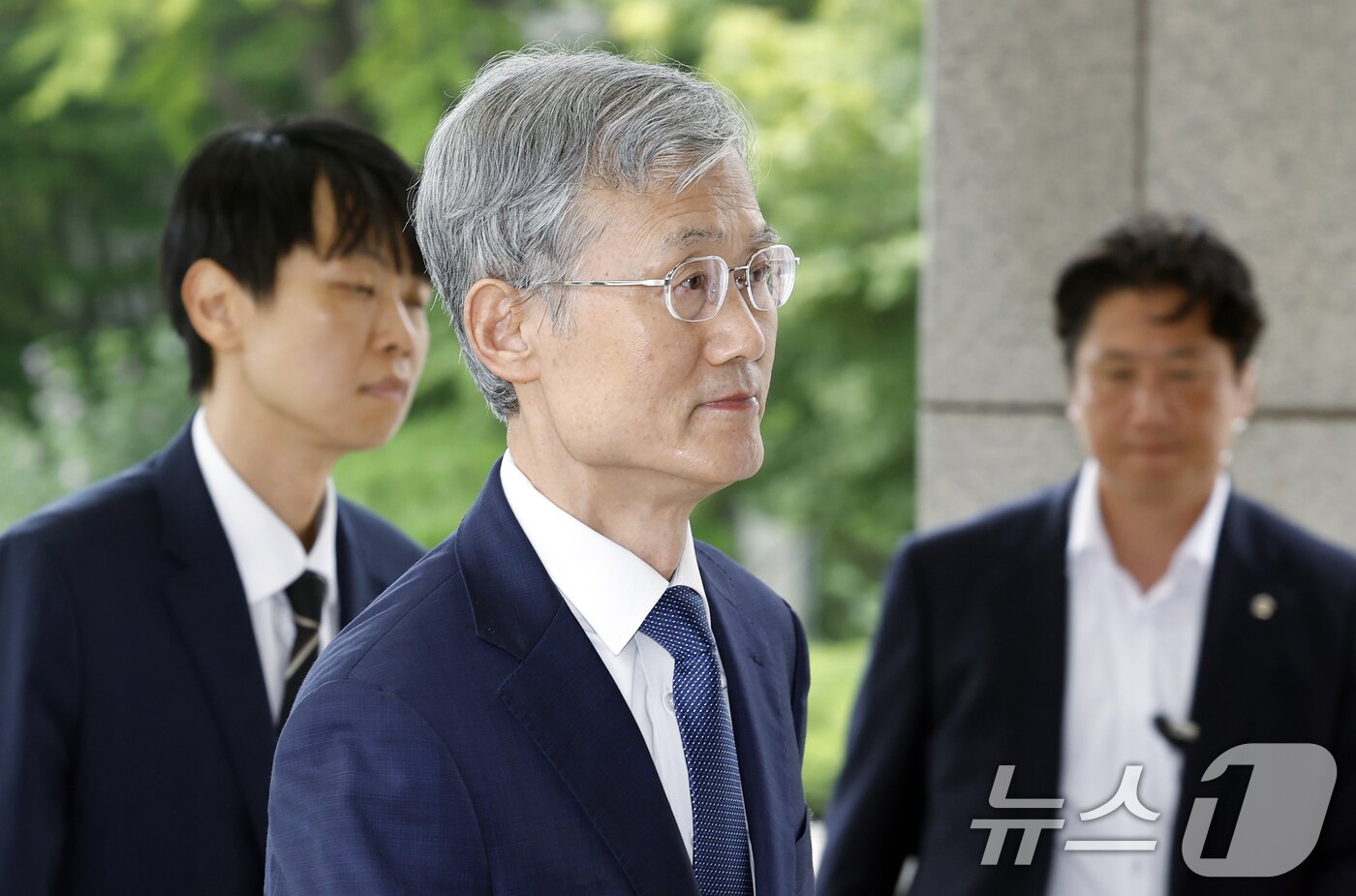 본문 이미지 - 조희대 대법원장이 28일 오전 서울시 서초구 서초동 대법원으로 출근하고 있다. 2026.8.28 ⓒ 뉴스1 박정호 기자