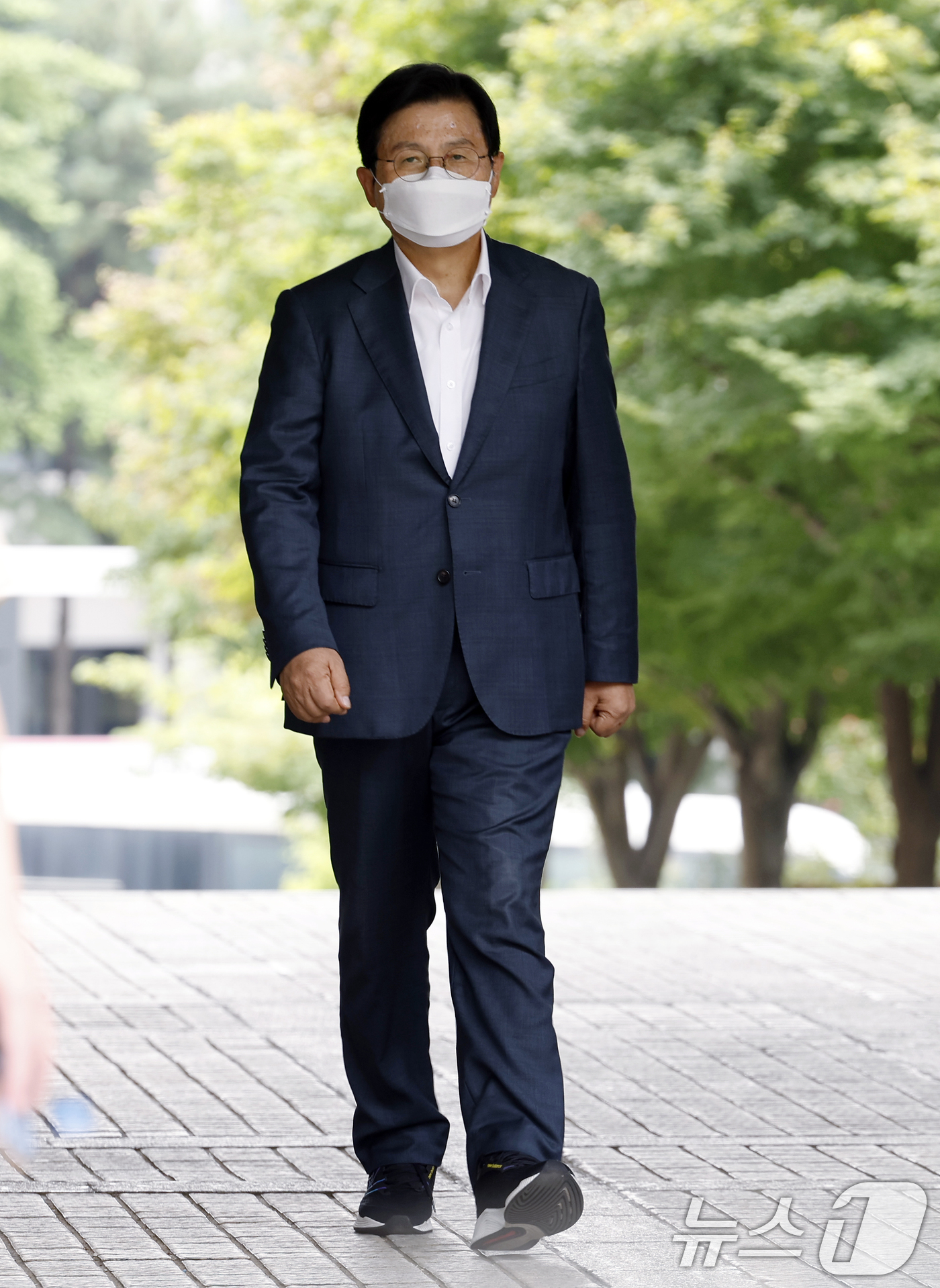 (서울=뉴스1) 박정호 기자 = 황교안 자유와혁신 대표가 28일 오전 서울시 서초구 서초동 서울중앙지방법원에서 열린 내란선동 등 관련 공판에 출석하고 있다.  2026.8.28/뉴 …