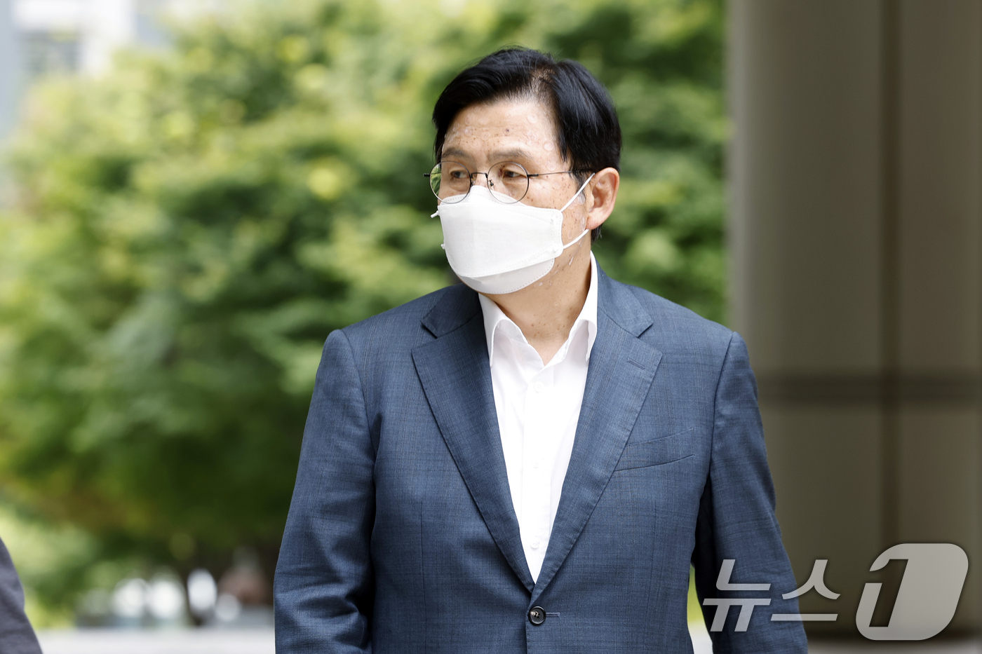(서울=뉴스1) 박정호 기자 = 황교안 자유와혁신 대표가 28일 오전 서울시 서초구 서초동 서울중앙지방법원에서 열린 내란선동 등 관련 공판에 출석하고 있다.  2026.8.28/뉴 …