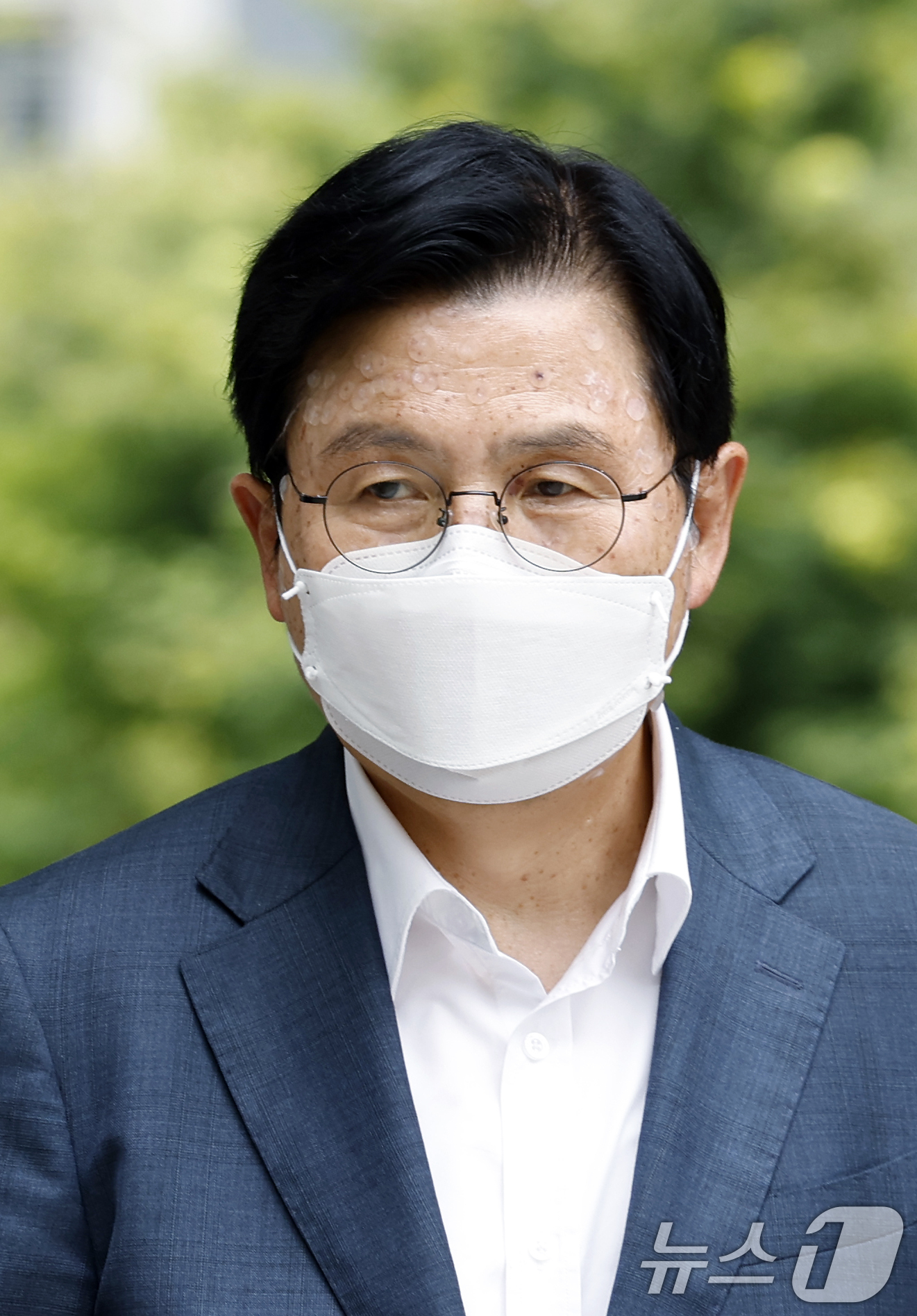 (서울=뉴스1) 박정호 기자 = 황교안 자유와혁신 대표가 28일 오전 서울시 서초구 서초동 서울중앙지방법원에서 열린 내란선동 등 관련 공판에 출석하고 있다.  2026.8.28/뉴 …