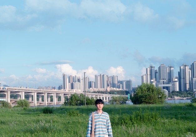 소수빈, 첫 정규 '늘 그래왔던 것처럼' 발매…전곡 작사·작곡 참여