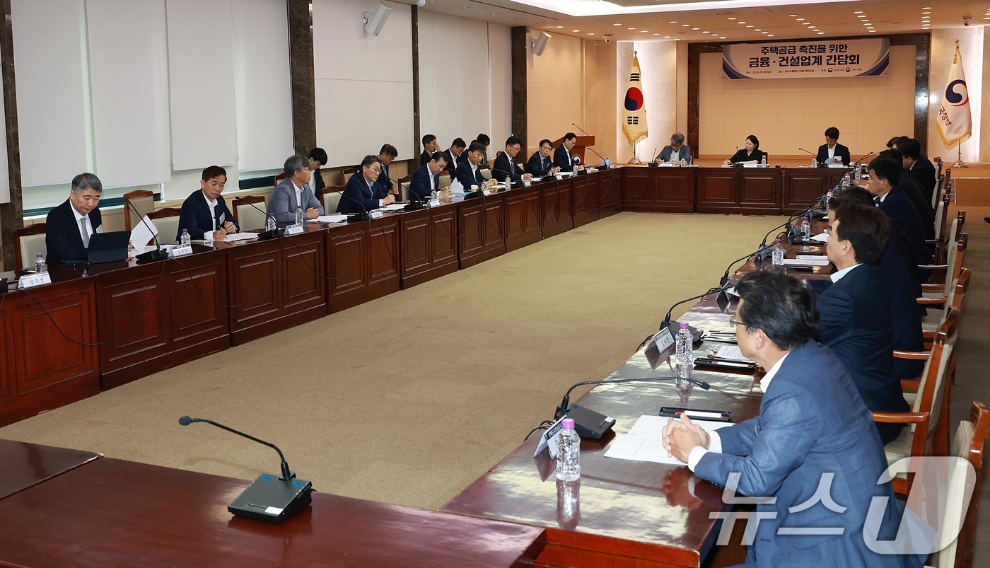 (서울=뉴스1) = 권대영 금융위원회 부위원장이 28일 서울 종로구 정부서울청사에서 열린 '금융·건설업계 정례 간담회 킥오프 회의'에서 발언하고 있다.  (금융위원회 제공. 재판매 …