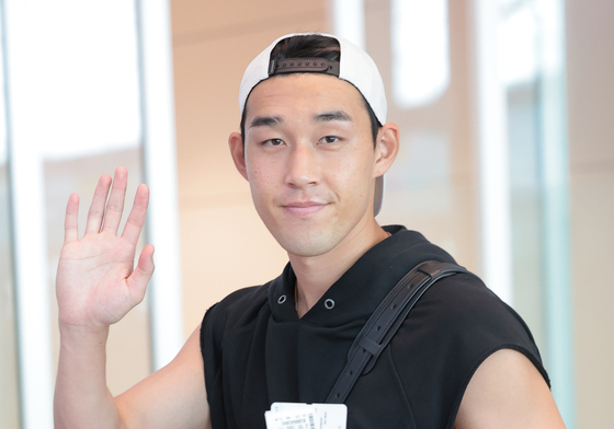 출국하는 송민규