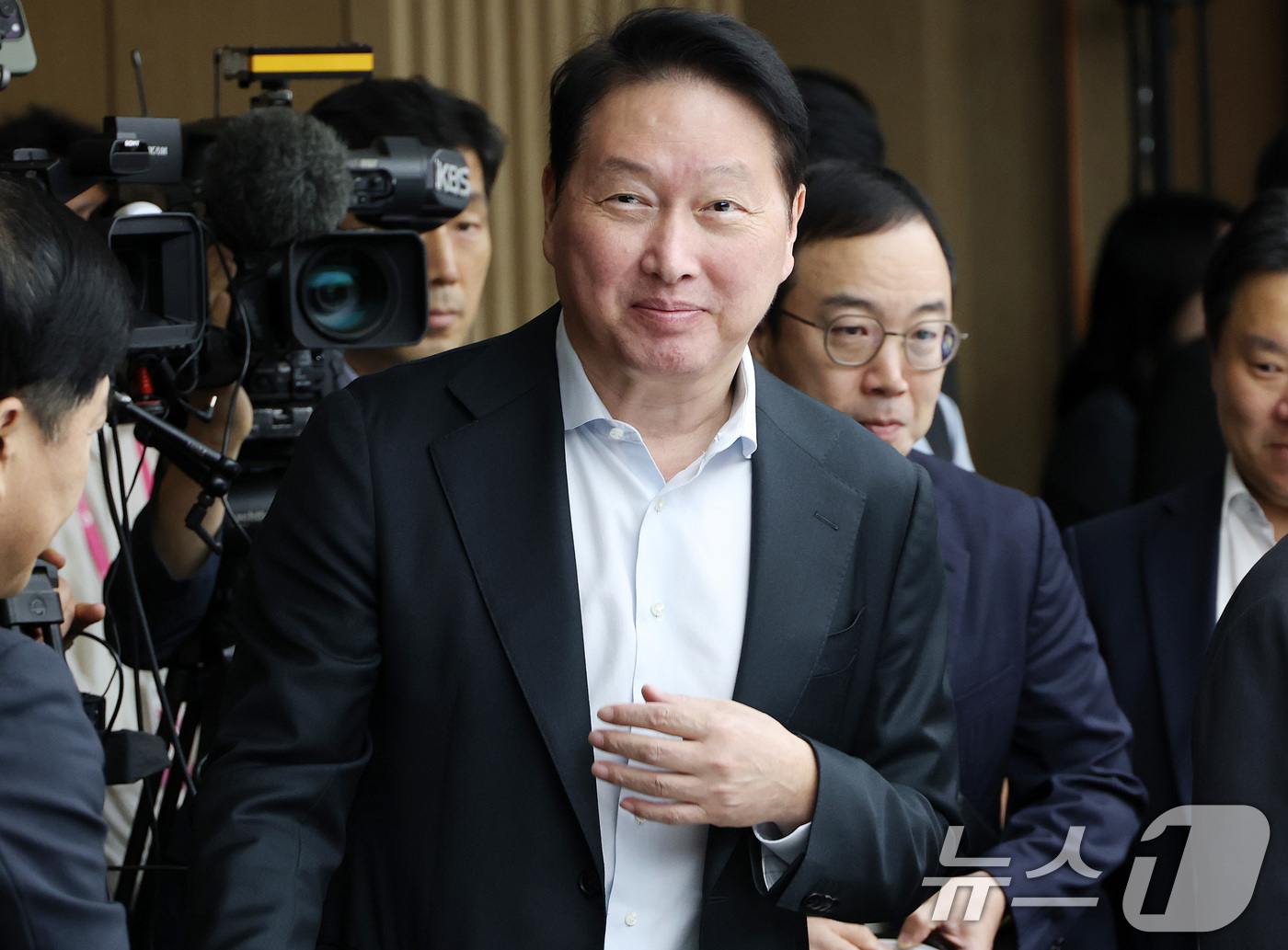 (서울=뉴스1) 이종덕 기자 = 최태원 대한상공회의소 회장이 28일 오전 서울 중구 대한상공회의소에서 열린 경제협·단체 규제합리화 간담회에 참석하고 있다.(공동취재) 2026.8. …