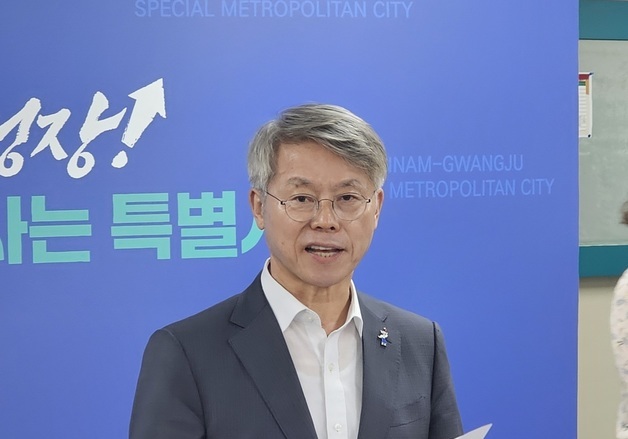 민형배, 국립의대 후보 결정 승복 촉구했지만…전남 동부권은 '삼보일배'