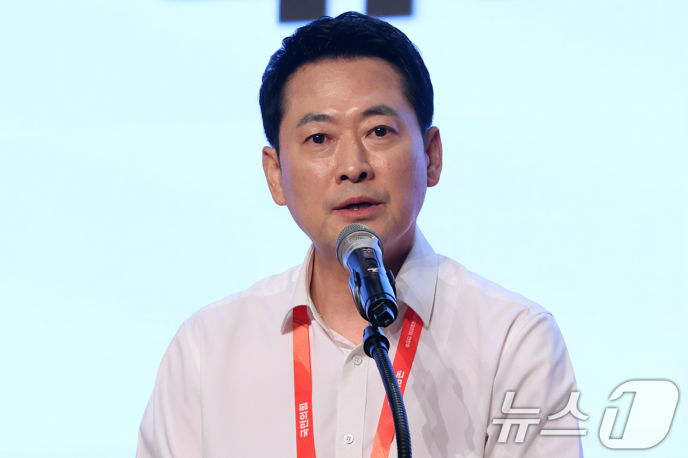 (고양=뉴스1) 황기선 기자 = 장동혁 국민의힘 대표가 28일 오전 경기 고양시 일산동구 소노캄 고양에서 열린 '2026 국민의힘 국회의원 연찬회'에서 마무리 발언을 하고 있다. …