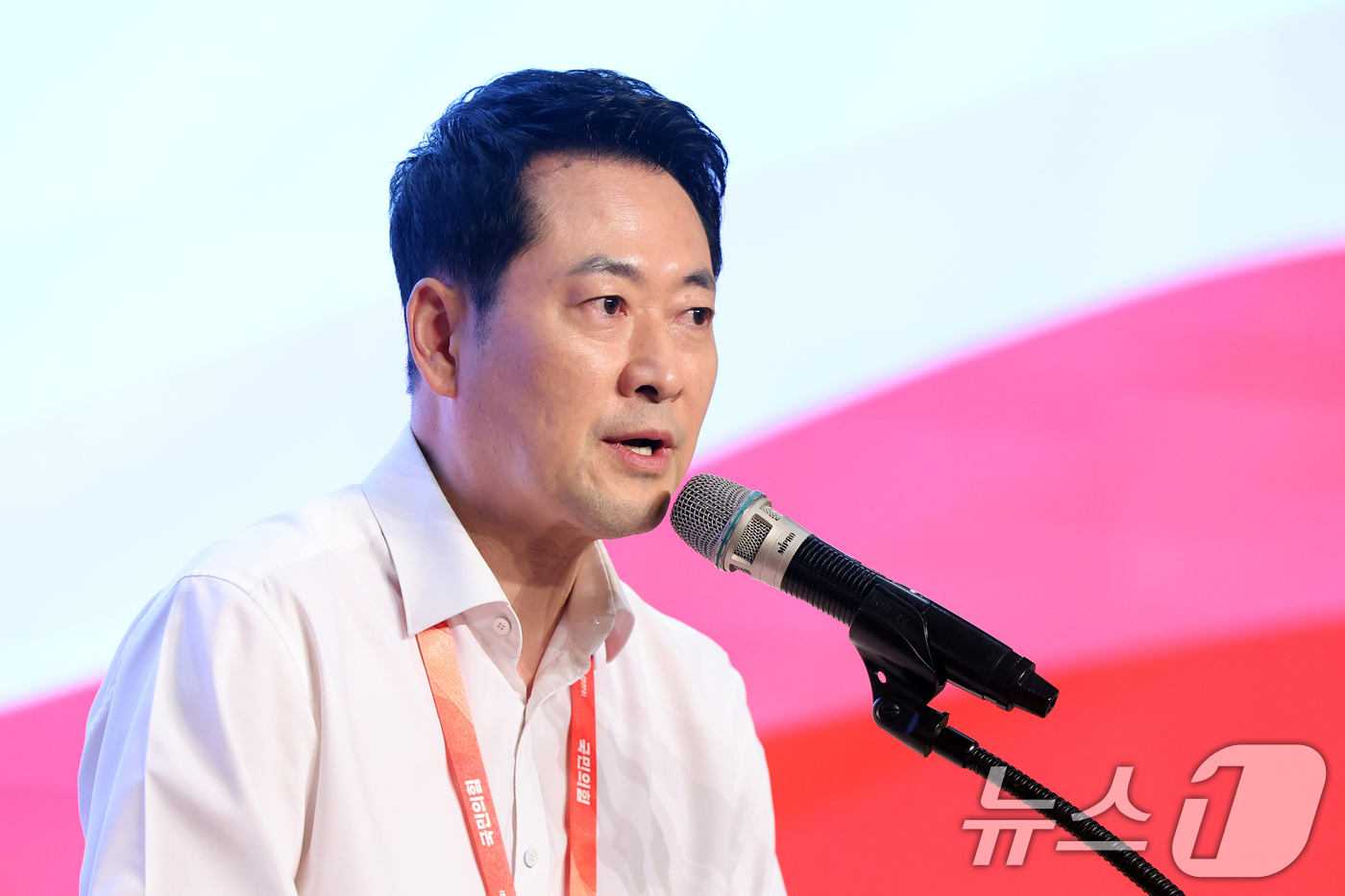 (고양=뉴스1) 황기선 기자 = 장동혁 국민의힘 대표가 28일 오전 경기 고양시 일산동구 소노캄 고양에서 열린 '2026 국민의힘 국회의원 연찬회'에서 마무리 발언을 하고 있다. …