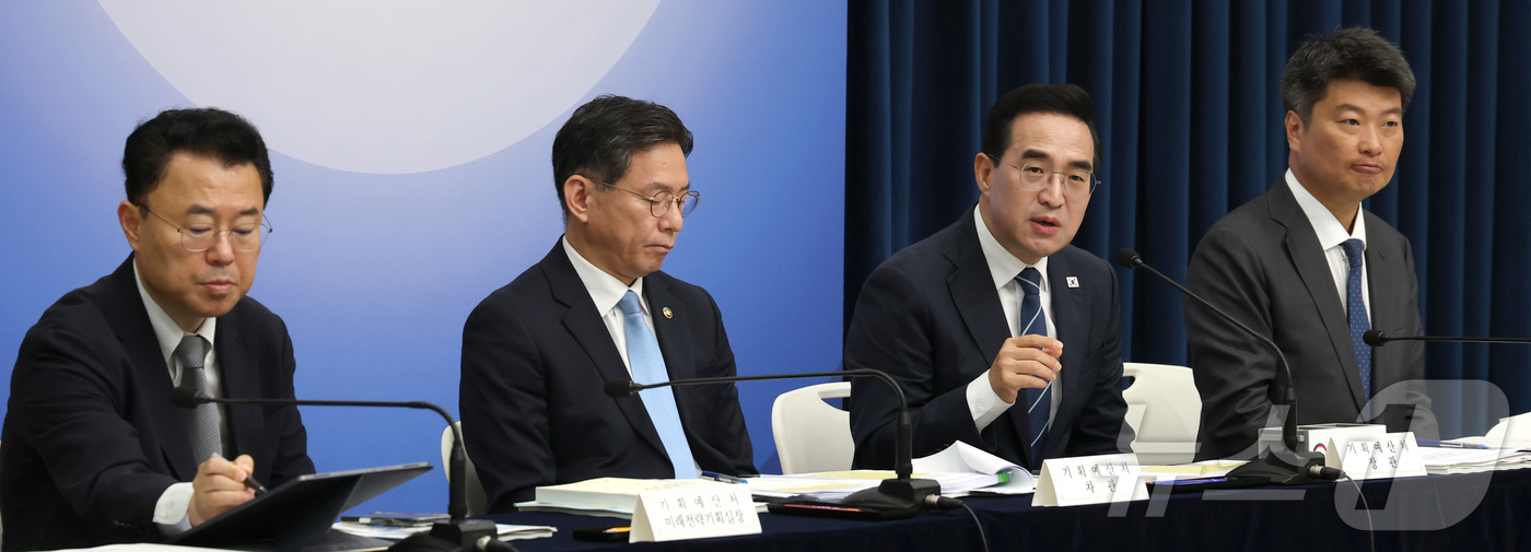 (세종=뉴스1) 김기남 기자 = 박홍근 기획예산처 장관이 지난달 28일 세종시 정부세종청사에서 2027년도 얘산안 상세 브리핑을 하고 있다. 2026.9.1/뉴스1