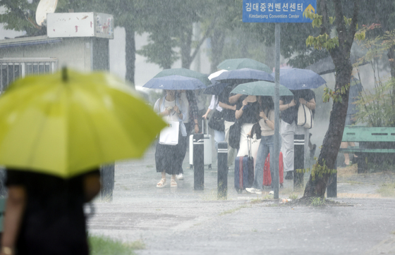 밤사이 전북 곳곳 강한 비…군산 101.5㎜·순창 77.1㎜·익산 58.5㎜