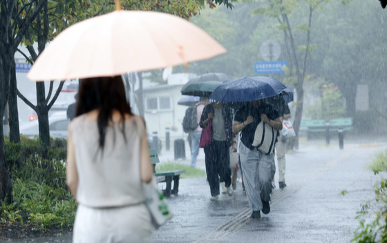 경남 전역 폭염주의보 해제…주말까지 최대 60㎜ 비