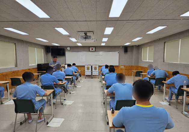 만델라 소년학교, 검정고시 6회 연속 전원 합격…전과목 만점자도