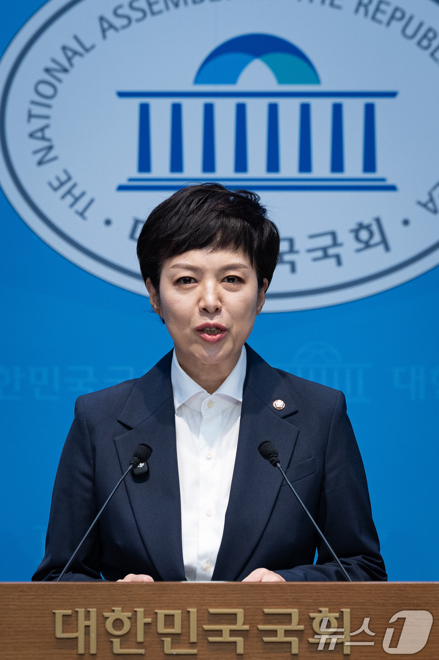 (서울=뉴스1) 유승관 기자 = 김은혜 국민의힘 의원이 28일 서울 여의도 국회 소통관에서 경기도 주택공급 관련 기자회견을 하고 있다. 2026.8.28/뉴스1