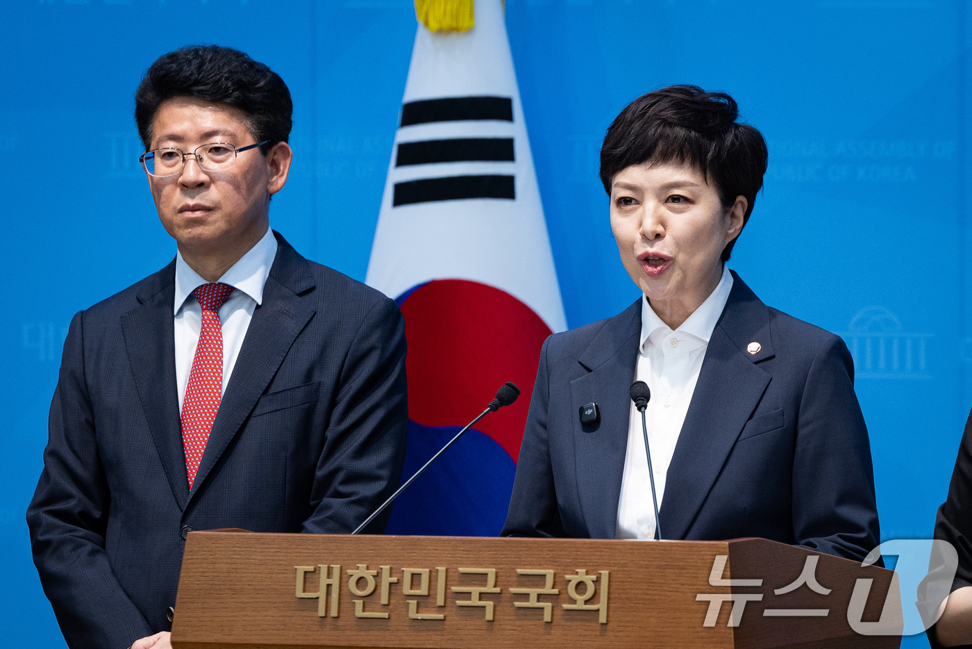 (서울=뉴스1) 유승관 기자 = 김은혜 국민의힘 의원이 28일 서울 여의도 국회 소통관에서 경기도 주택공급 관련 기자회견을 하고 있다. 2026.8.28/뉴스1