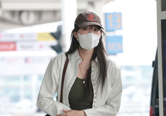 이성경, 수수한 차림에도 완벽한 비율