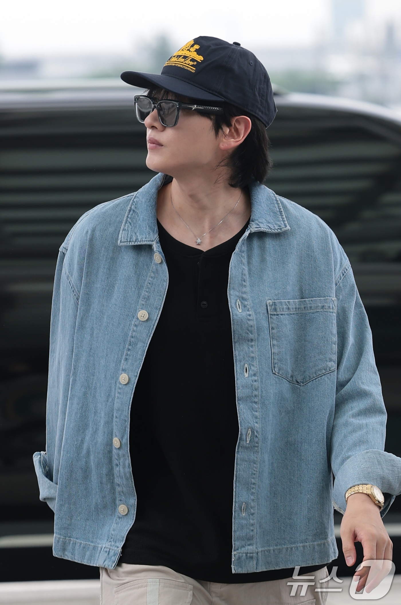 (인천공항=뉴스1) 권현진 기자 = 슈퍼주니어 은혁이 해외 일정을 위해 28일 인천국제공항을 통해 출국하고 있다. 2026.8.28/뉴스1