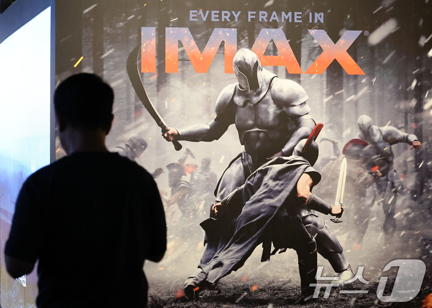 (서울=뉴스1) 이종수 기자 = 영화 ‘오디세이’의 흥행으로 아이맥스(IMAX) 상영관 예매 수요가 급증하면서 암표 거래가 기승을 부리고 있다. CGV는 암표 거래를 막기 위해 용 …