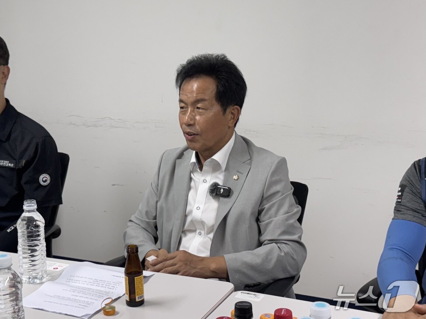 본문 이미지 - 윤종오 진보당 원내대표(울산 북구)는 이날 울산지역 택배 터미널 3곳을 돌며 택배 노동자들의 애로사항을 청취했다.2026.08.28.ⓒ 뉴스1 김세은 기자