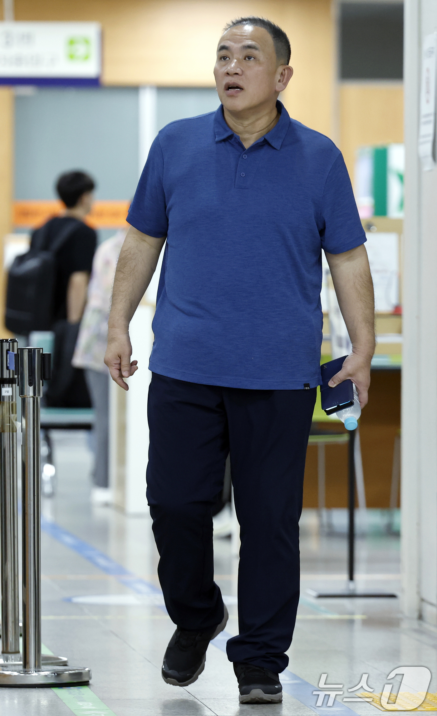 (서울=뉴스1) 박정호 기자 = 보석으로 풀려난 명태균 씨가 28일 오후 서울 서초구 서울중앙지방법원에서 열린 오세훈 서울시장의 정치자금법위반 혐의 항소심 공판에 증인으로 출석하고 …