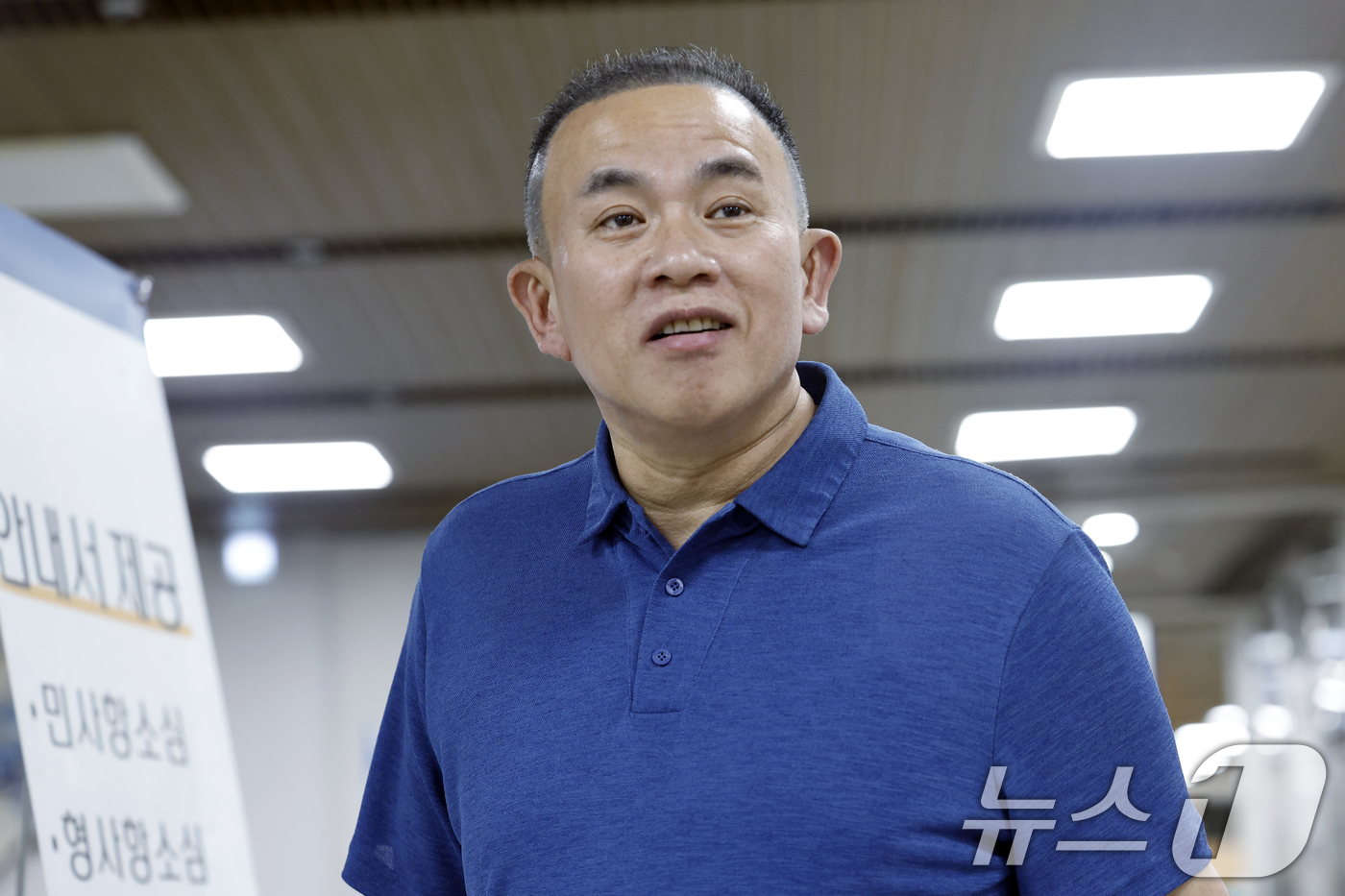 (서울=뉴스1) 박정호 기자 = 보석으로 풀려난 명태균 씨가 28일 오후 서울 서초구 서울중앙지방법원에서 열린 오세훈 서울시장의 정치자금법위반 혐의 항소심 공판에 증인으로 출석하고 …