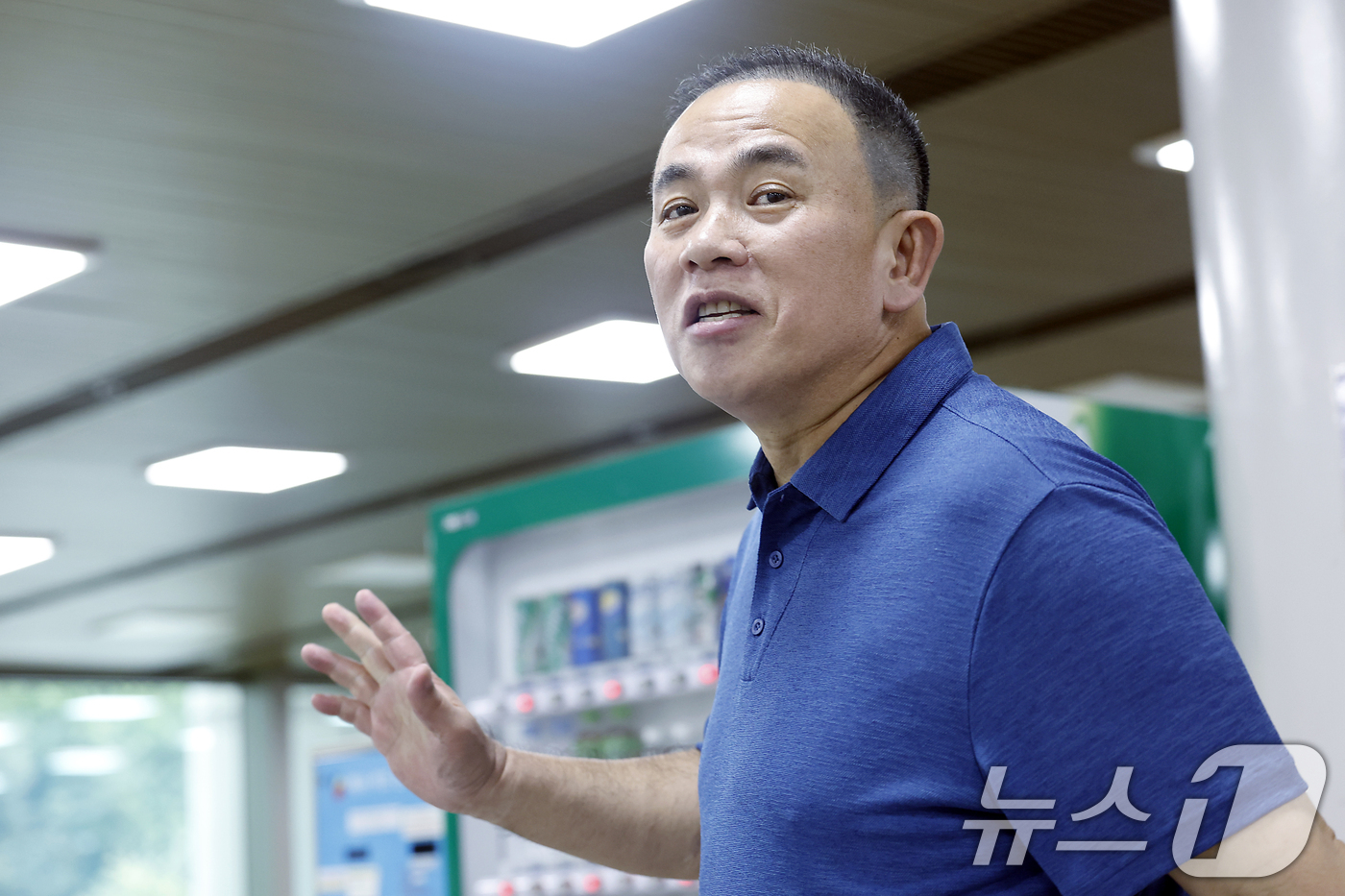 (서울=뉴스1) 박정호 기자 = 보석으로 풀려난 명태균 씨가 28일 오후 서울 서초구 서울중앙지방법원에서 열린 오세훈 서울시장의 정치자금법위반 혐의 항소심 공판에 증인으로 출석하고 …