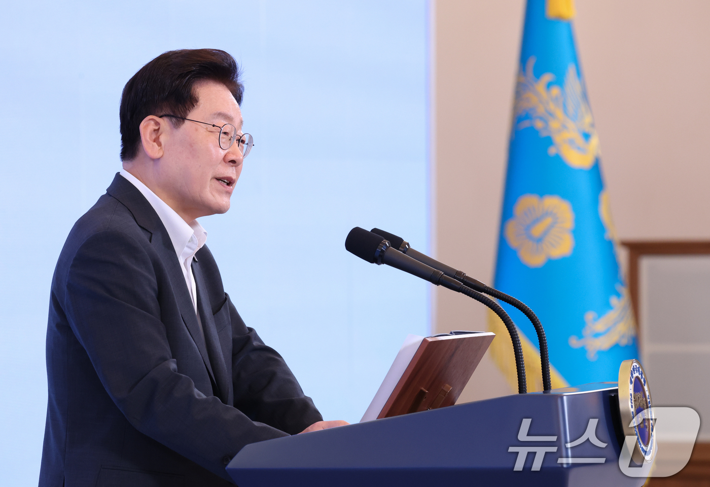 (서울=뉴스1) 허경 기자 = 이재명 대통령이 28일 청와대에서 열린 청년 예산 언박싱 2027에서 발언하고 있다. (청와대통신사진기자단) 2026.8.28/뉴스1