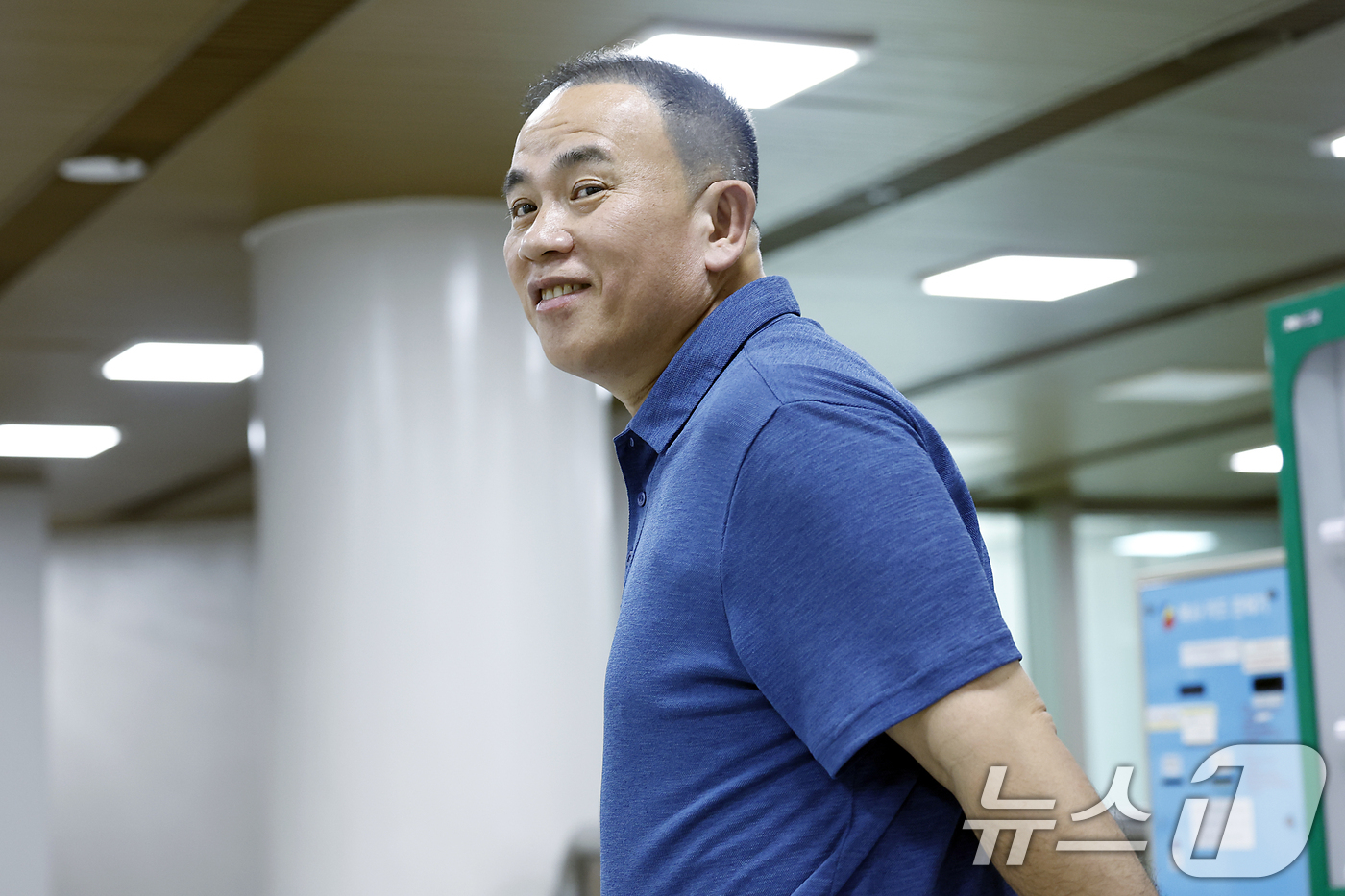 (서울=뉴스1) 박정호 기자 = 보석으로 풀려난 명태균 씨가 28일 오후 서울 서초구 서울중앙지방법원에서 열린 오세훈 서울시장의 정치자금법위반 혐의 항소심 공판에 증인으로 출석하고 …