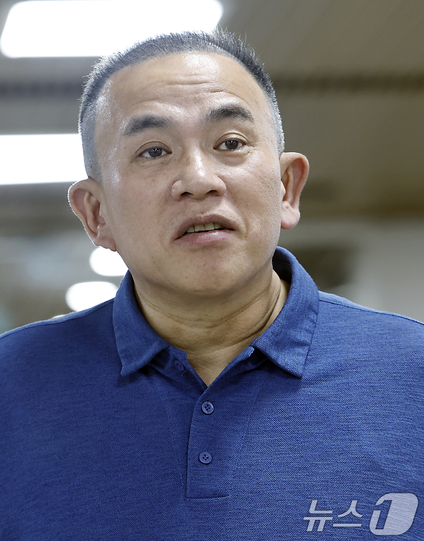 (서울=뉴스1) 박정호 기자 = 보석으로 풀려난 명태균 씨가 28일 오후 서울 서초구 서울중앙지방법원에서 열린 오세훈 서울시장의 정치자금법위반 혐의 항소심 공판에 증인으로 출석하고 …