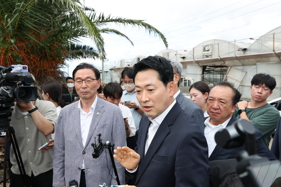 '제주 실종' 장 씨 발견된 야자수숲 찾은 장동혁 국민의힘 대표
