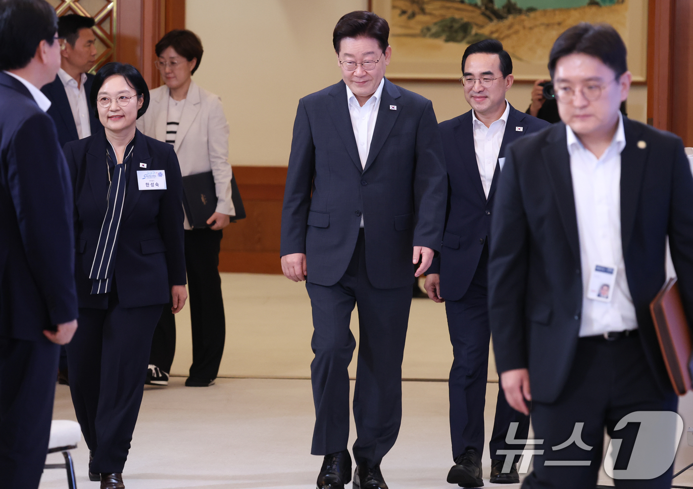 (서울=뉴스1) 허경 기자 = 이재명 대통령이 28일 청와대에서 열린 청년 예산 언박싱 2027에 입장하고 있다. (청와대통신사진기자단) 2026.8.28/뉴스1