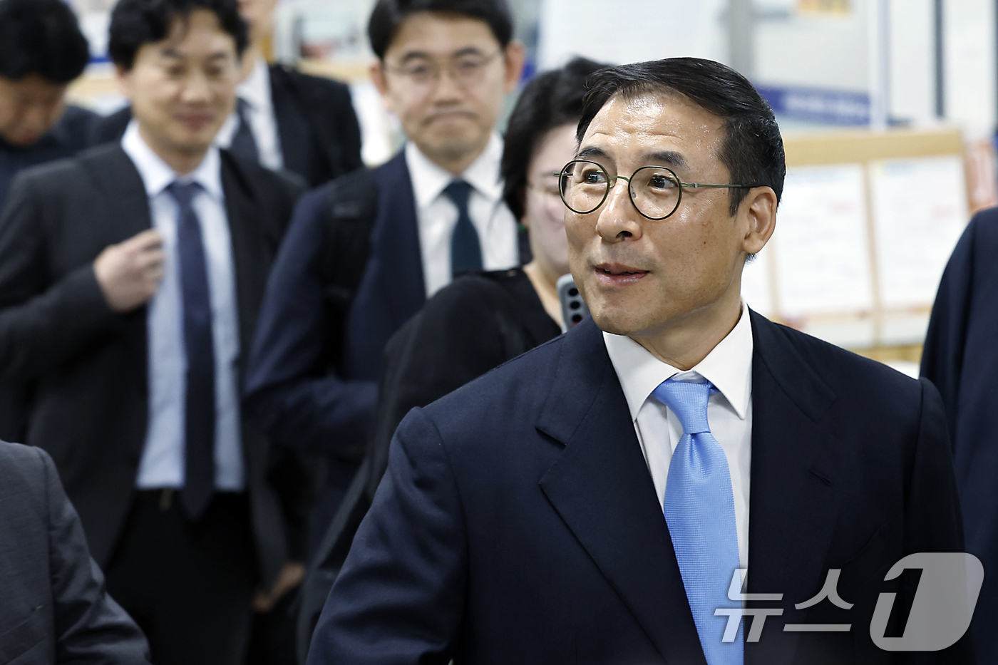 (서울=뉴스1) 박정호 기자 = 조현문 전 효성그룹 부사장이 28일 오후 서울 서초구 서울중앙지법에서 열린 강요미수 혐의 사건 공판에 출석하고 있다. 2026.8.28/뉴스1