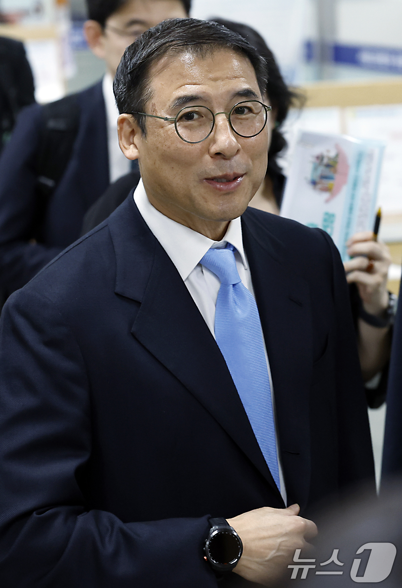 (서울=뉴스1) 박정호 기자 = 조현문 전 효성그룹 부사장이 28일 오후 서울 서초구 서울중앙지법에서 열린 강요미수 혐의 사건 공판에 출석하고 있다. 2026.8.28/뉴스1
