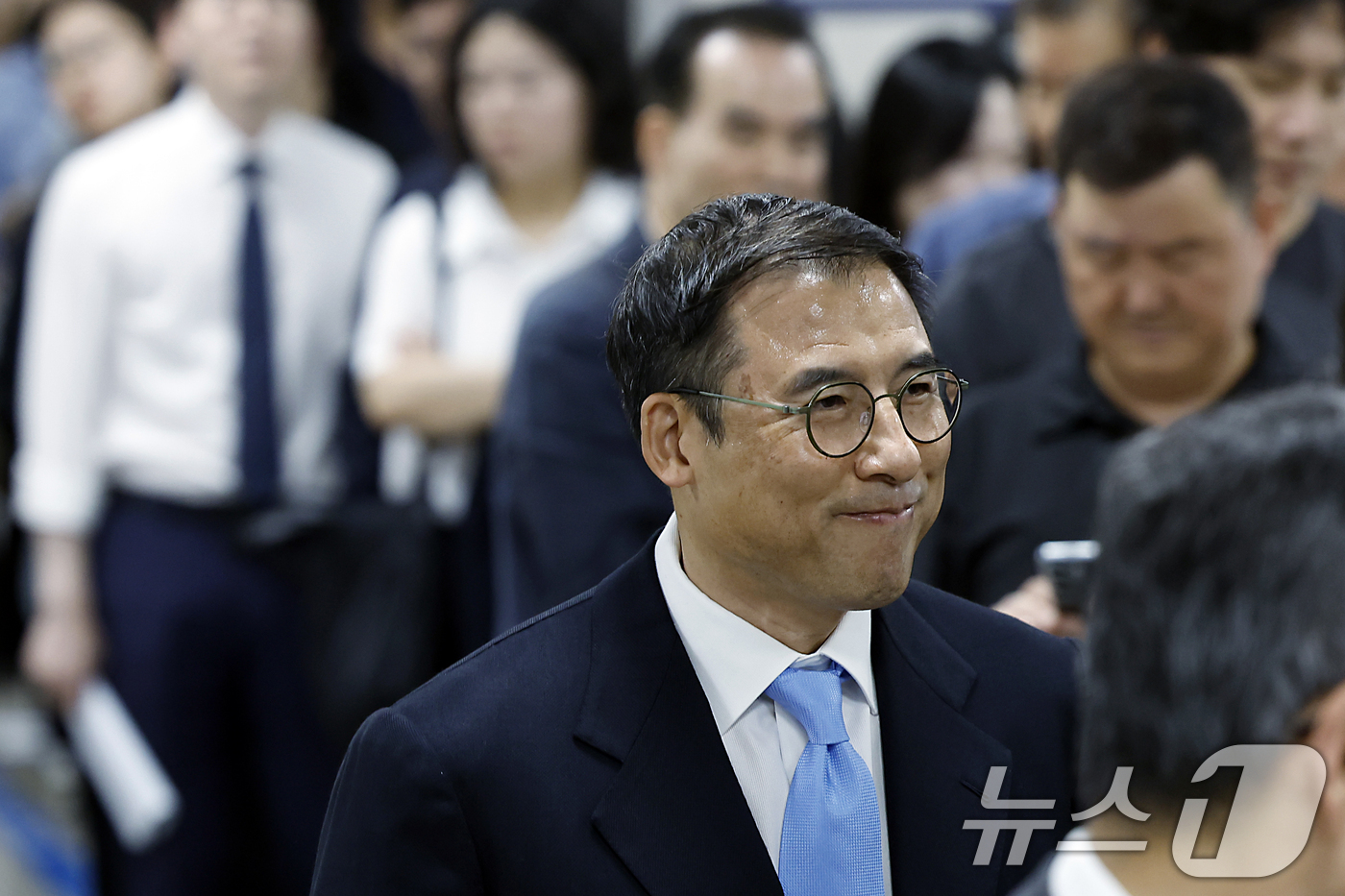 (서울=뉴스1) 박정호 기자 = 조현문 전 효성그룹 부사장이 28일 오후 서울 서초구 서울중앙지법에서 열린 강요미수 혐의 사건 공판에 출석하고 있다. 2026.8.28/뉴스1
