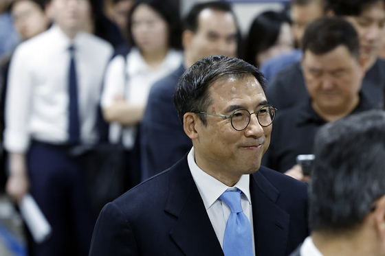 밝은 표정으로 법정 향하는 조현문 전 부사장