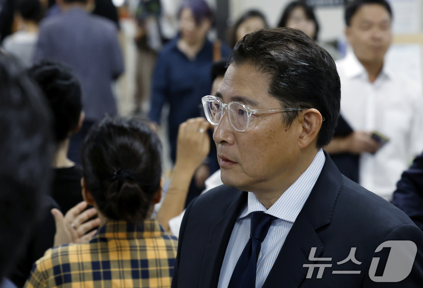(서울=뉴스1) 박정호 기자 = 조현준 효성그룹 회장이 28일 오후 서울 서초구 서울중앙지법에서 열린 조현문 전 효성그룹 부사장의 강요미수 혐의 사건 공판에 증인으로 출석하고 있다 …
