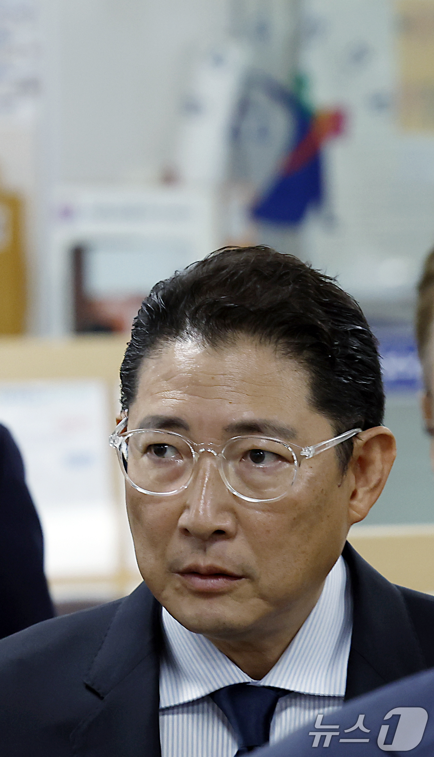 (서울=뉴스1) 박정호 기자 = 조현준 효성그룹 회장이 28일 오후 서울 서초구 서울중앙지법에서 열린 조현문 전 효성그룹 부사장의 강요미수 혐의 사건 공판에 증인으로 출석하고 있다 …