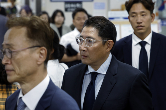 법정 향하는 조현준 회장