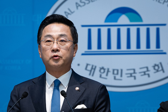 민주 '조희대 대법원장, 지체없이 대법관 재제청 절차 진행해야'