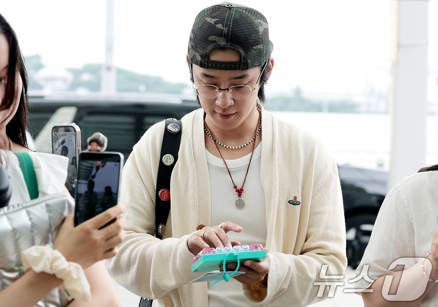 (인천공항=뉴스1) 권현진 기자 = FT아일랜드 이재진이 해외 일정을 위해 28일 인천국제공항을 통해 마카오로 출국하고 있다. 2026.8.28/뉴스1