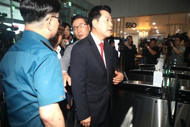 제주경찰청 찾은 장동혁 대표