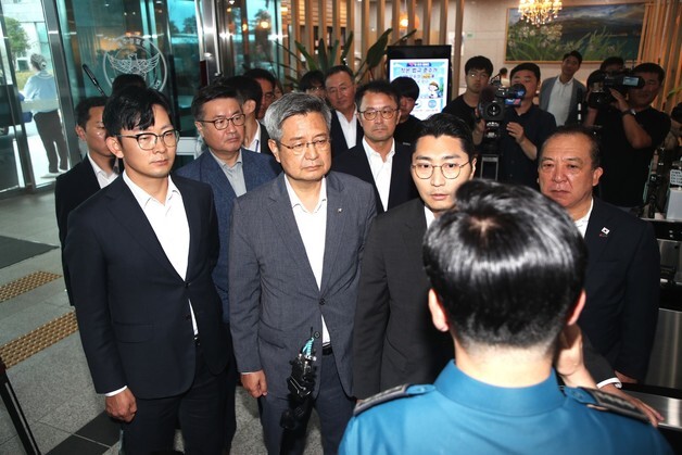 국힘 대표단, 제주경찰청과 충돌…"청장 면담 왜 공개 안 하나"