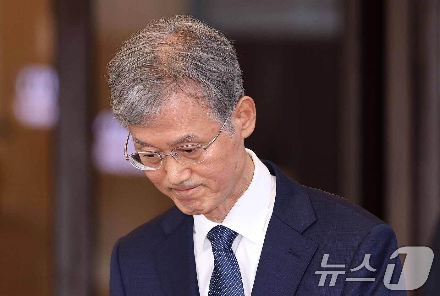 본문 이미지 - 조희대 대법원장이 28일 오후 서울 서초동 대법원 청사에서 퇴근하고 있다. 2026.8.28 ⓒ 뉴스1 박지혜 기자