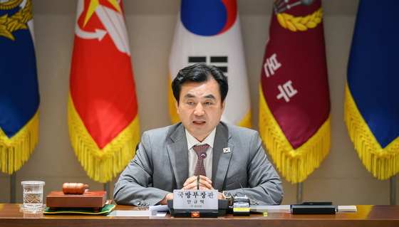 64년 만의 '문민 국방 장관' 퇴장…'계엄 청산' 주도했지만 '병적 기록' 발목