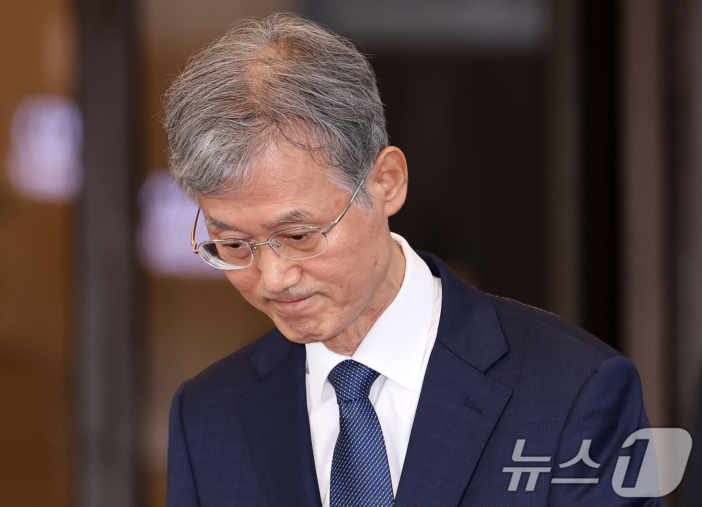 (서울=뉴스1) 박지혜 기자 = 조희대 대법원장이 28일 오후 서울 서초동 대법원 청사에서 퇴근하고 있다. 2026.8.28/뉴스1