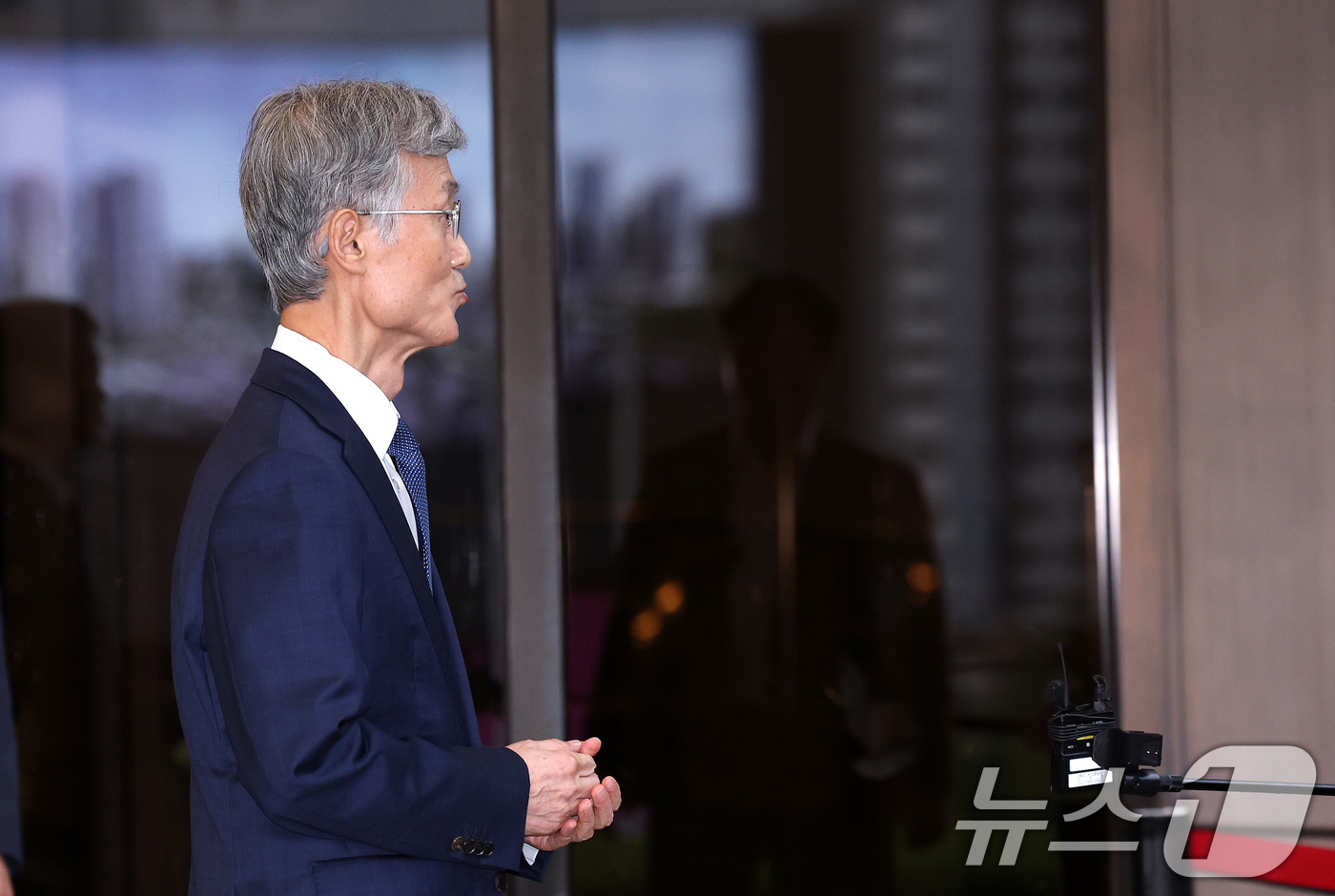 (서울=뉴스1) 박지혜 기자 = 조희대 대법원장이 28일 오후 서울 서초동 대법원 청사에서 퇴근하며 취재진 질문에 답하고 있다. 2026.8.28/뉴스1