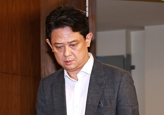 브리핑 입장하는 임상우 신속대응팀 단장